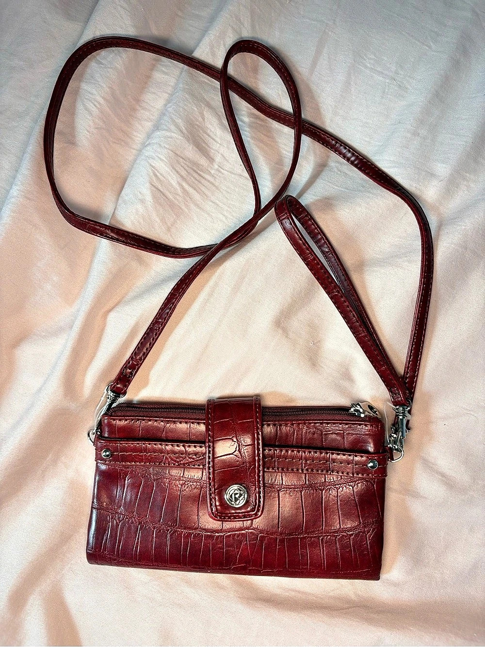 Relic Burgundy Croc Embossed Wristlet Zip Wallet w/ Wrist Strap Card Slots